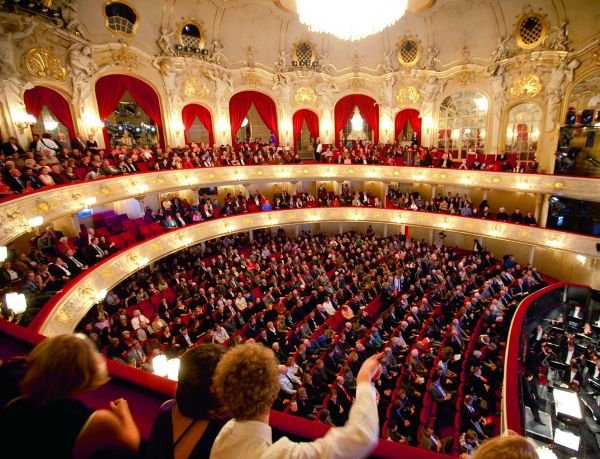 Mood-4827_mit_Publikum 20x30 300 dpi